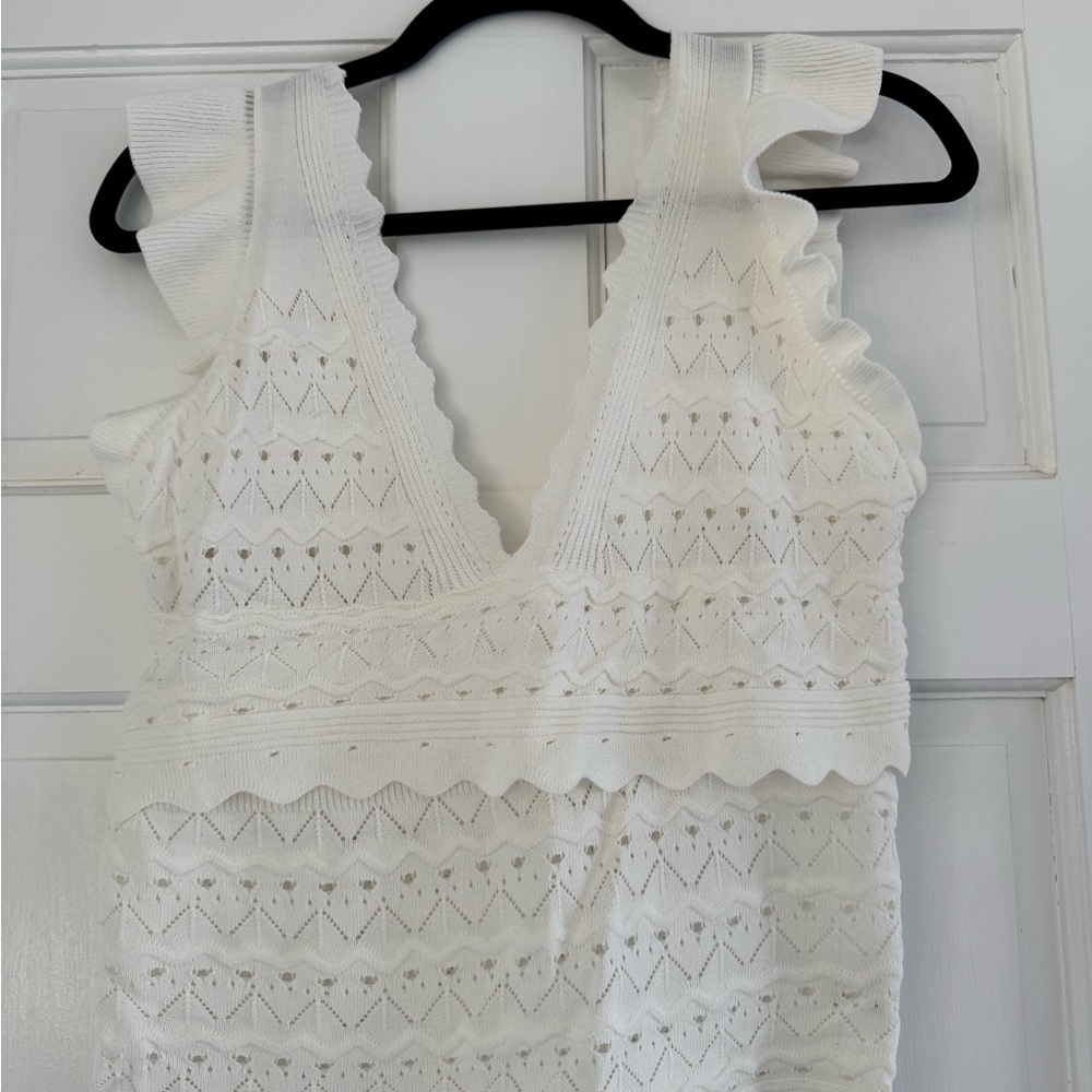 Line and Dot White Sleeveless Knit Top with Ruffle Details